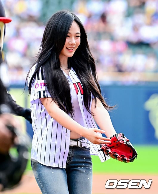 LG, 한화 3연전 헬로키티·나연·비비 시구…3번째 시구 나연·비비 “더 설레는 마음으로 야구장 간다”