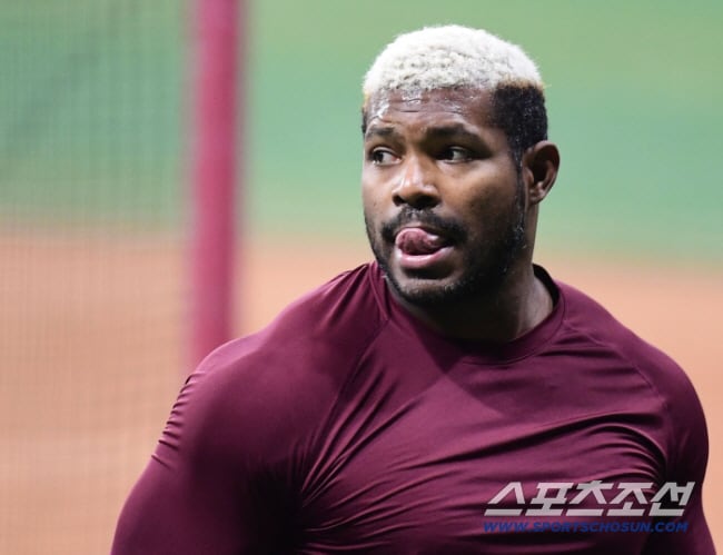 5월 5일 고척돔에서 열리는 KBO리그 키움과 KIA의 경기. 몸을 풀고 있는 키움 푸이그. 고척=송정헌 기자songs@sportschosun.com/2025.05.05/