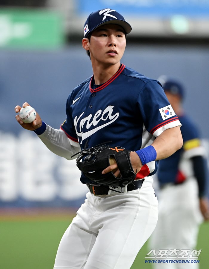 3일 일본 오사카 교세라돔에서 열린 WBC(월드베이스볼클래식) 한국과 오릭스 버팔로스의 경기. 경기 전 김혜성이 캐치볼을 하고 있다. 오사카(일본)=허상욱 기자wook@sportschosun.com/2026.03.03/