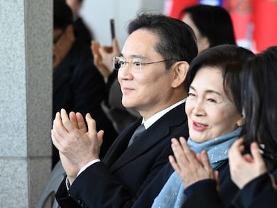 이재용 삼성전자 회장과 홍라희 전 삼성미술관 리움 관장이 지난해 11월 28일 오후 경남 창원시 진해구 해군사관학교에서 열린 '제139기 해군사관후보생 임관식'에 참석하고 있다. photo 뉴스1