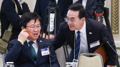 박홍근 기획예산처 장관과 최교진 교육부 장관이 13일 청와대 영빈관에서 열린 2026년 국가재정전략회의에서 대화를 나누고 있다. 2026.7.13 ⓒ 뉴스1 허경 기자