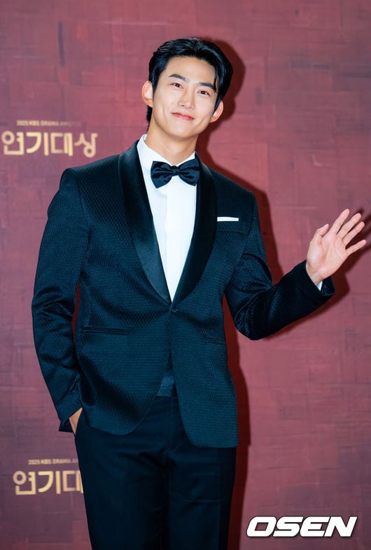 '새신랑♥' 옥택연, 시청률 21.6% 대박 '김부장' 특별출연...결혼 후에도 '열일'