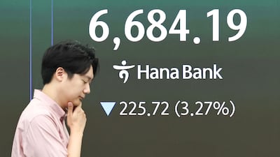 14일 오전 서울 중구 하나은행 딜링룸 전광판에 코스피 지수 등 시황이 표시되고 있다. /뉴스1
