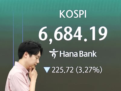 14일 오전 서울 중구 하나은행 딜링룸 전광판에 코스피 지수 등 시황이 표시되고 있다. /뉴스1