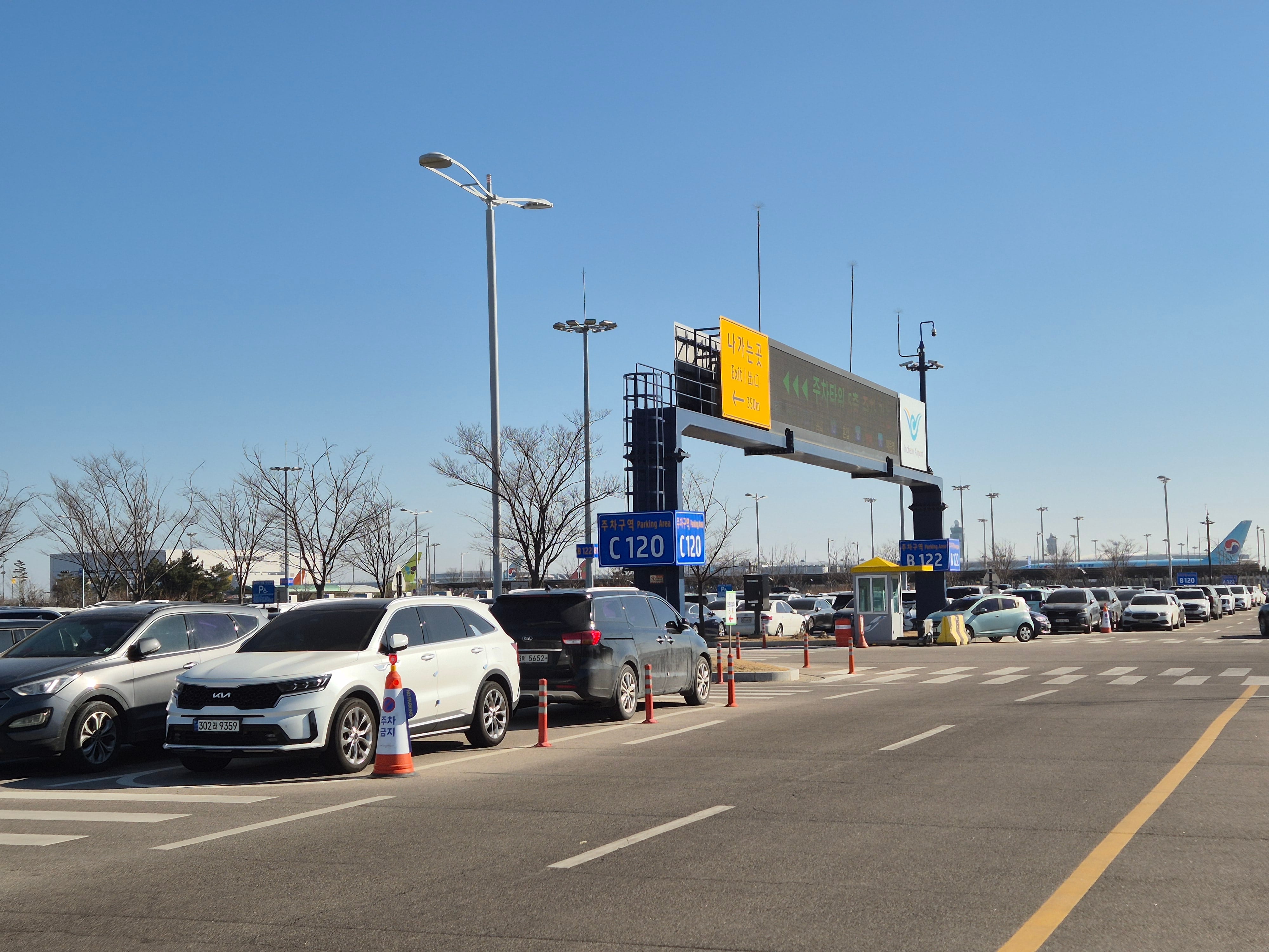 인천공항 주차장 정기권 개선안에 항공사 직원들 반발… “잘못은 인국공이, 불이익은 우리가?”