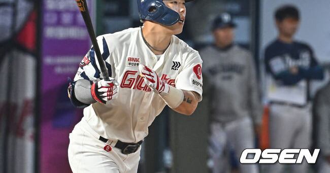 Hong14868 Lotte Giants Adjust Lineup, Promote 156km Left-Hander Hong Min-gi