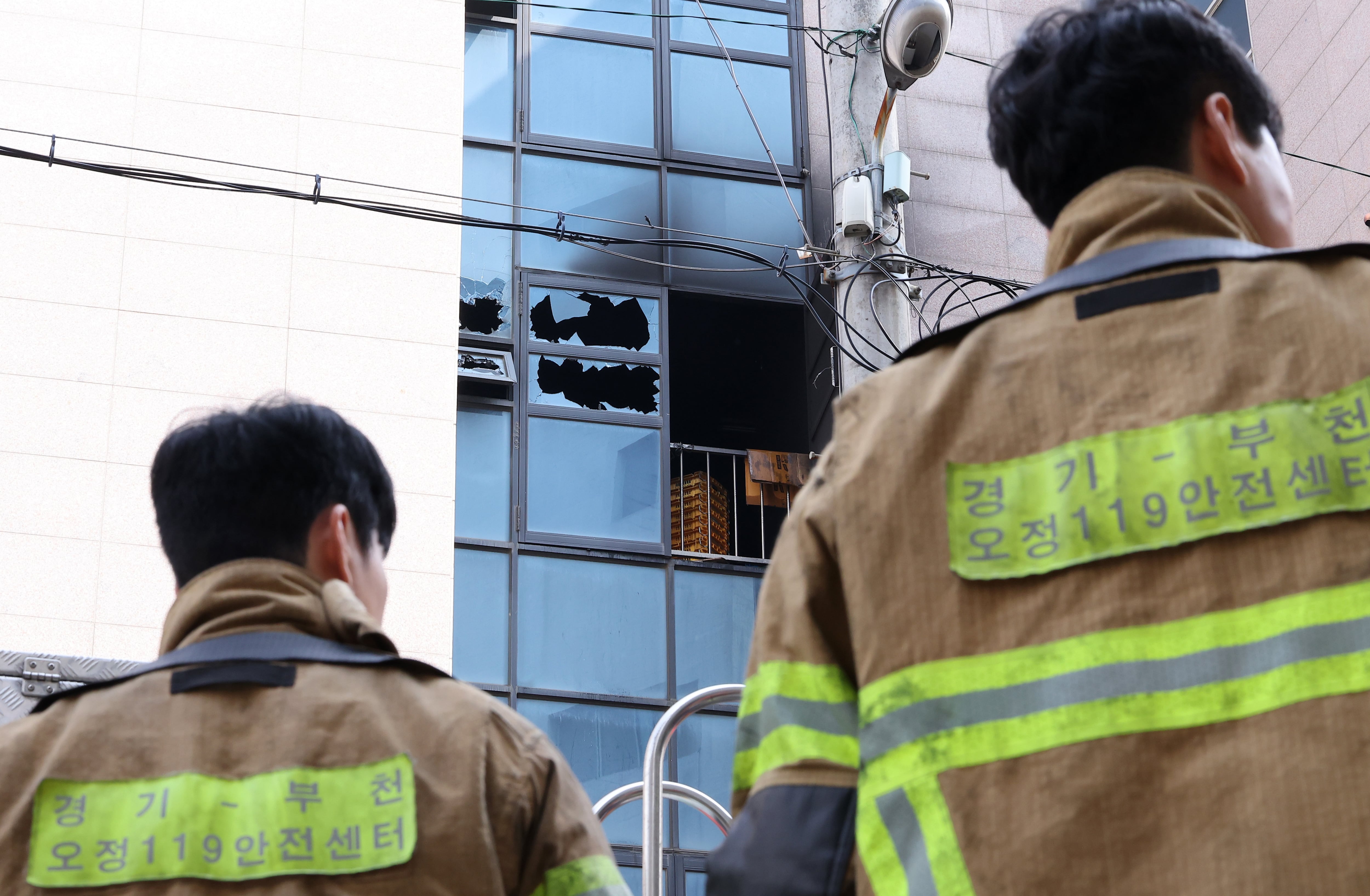 ‘공장에 인화물질’ 보고 받고도… 소방 지휘부 “공격적 진압하라”