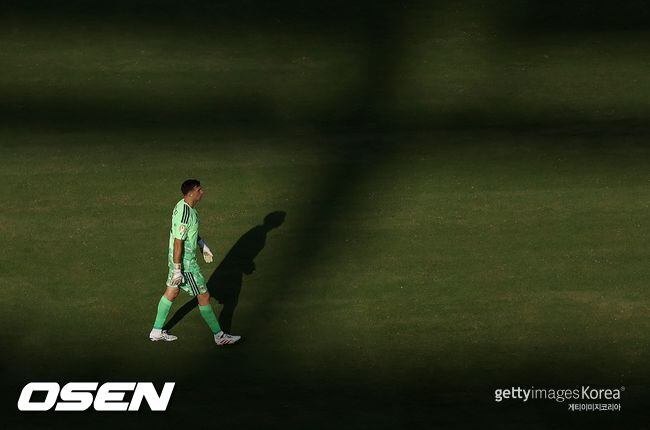 "복싱이었다면 진작 중단됐을 경기" 스페인의 압도적 강세에 GK 마르티네스, 최고 평점 '굴욕'