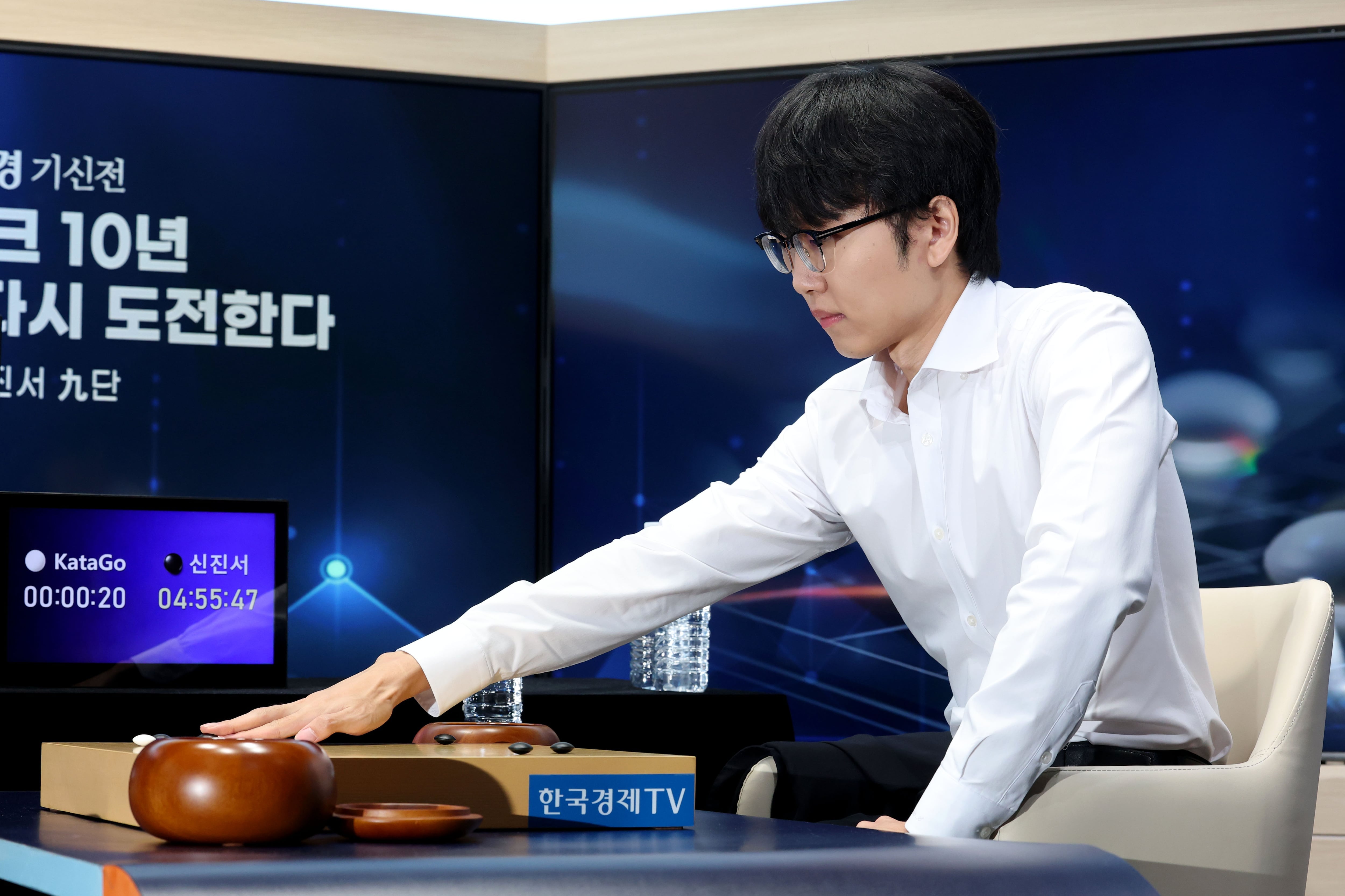 신진서, 최강 바둑 AI 카타고 꺾었다… 2점 접바둑서 1패 뒤 2연승