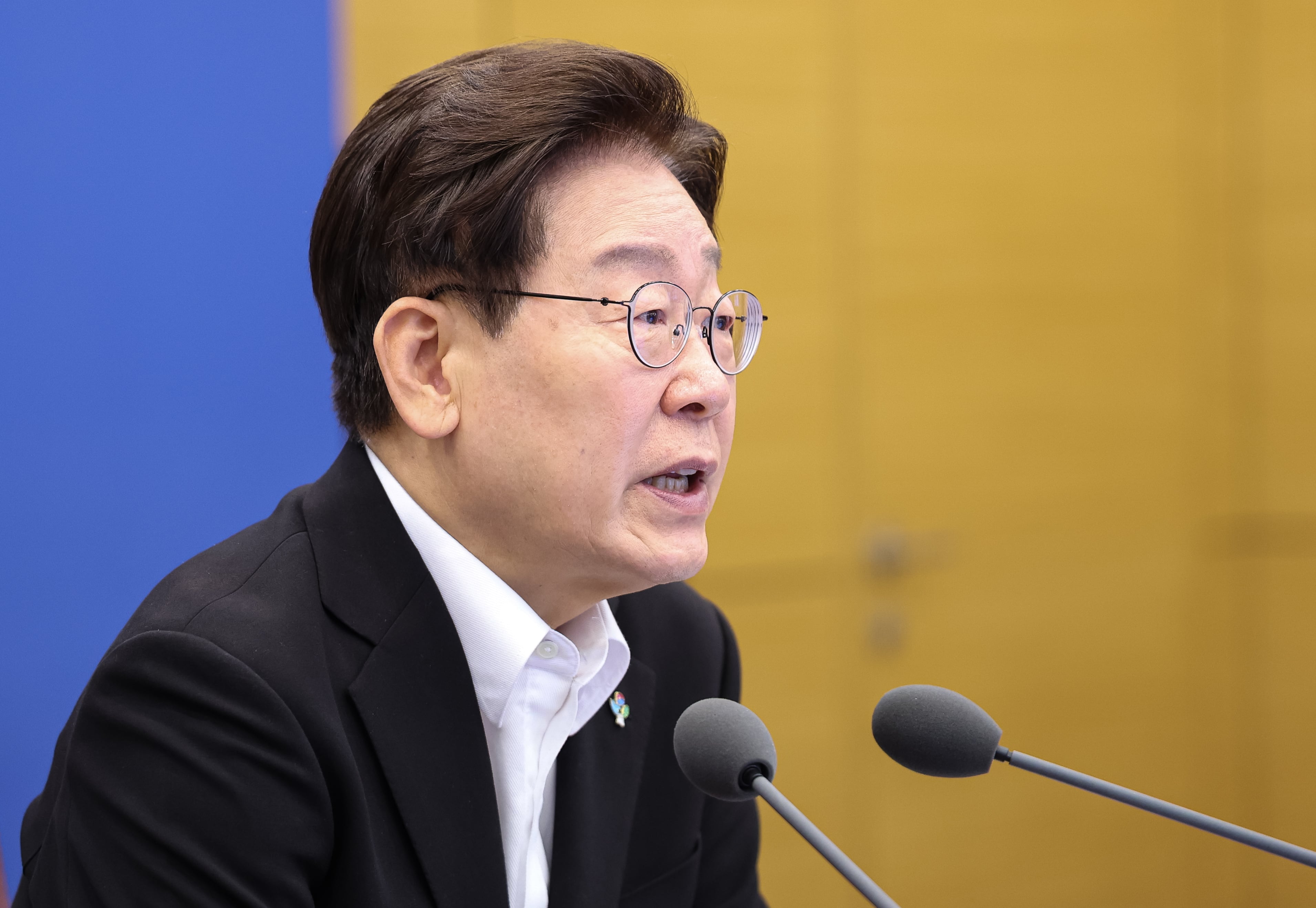 李 ”지방 곳곳에 핵심산업 대규모 투자…곧 대국민 보고"