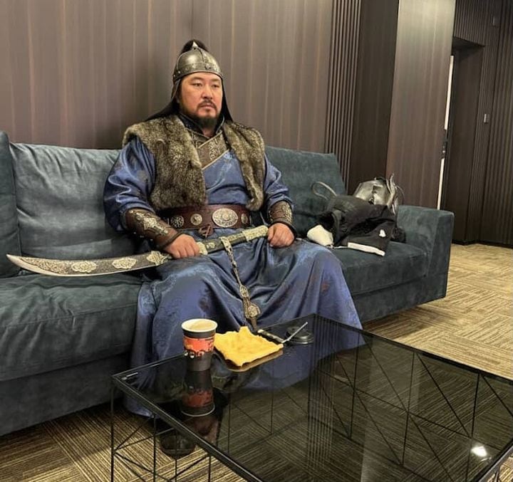 "日 총리 관저 찾아가겠다"…몽골 초원 화재에 분노한 스모 전설
