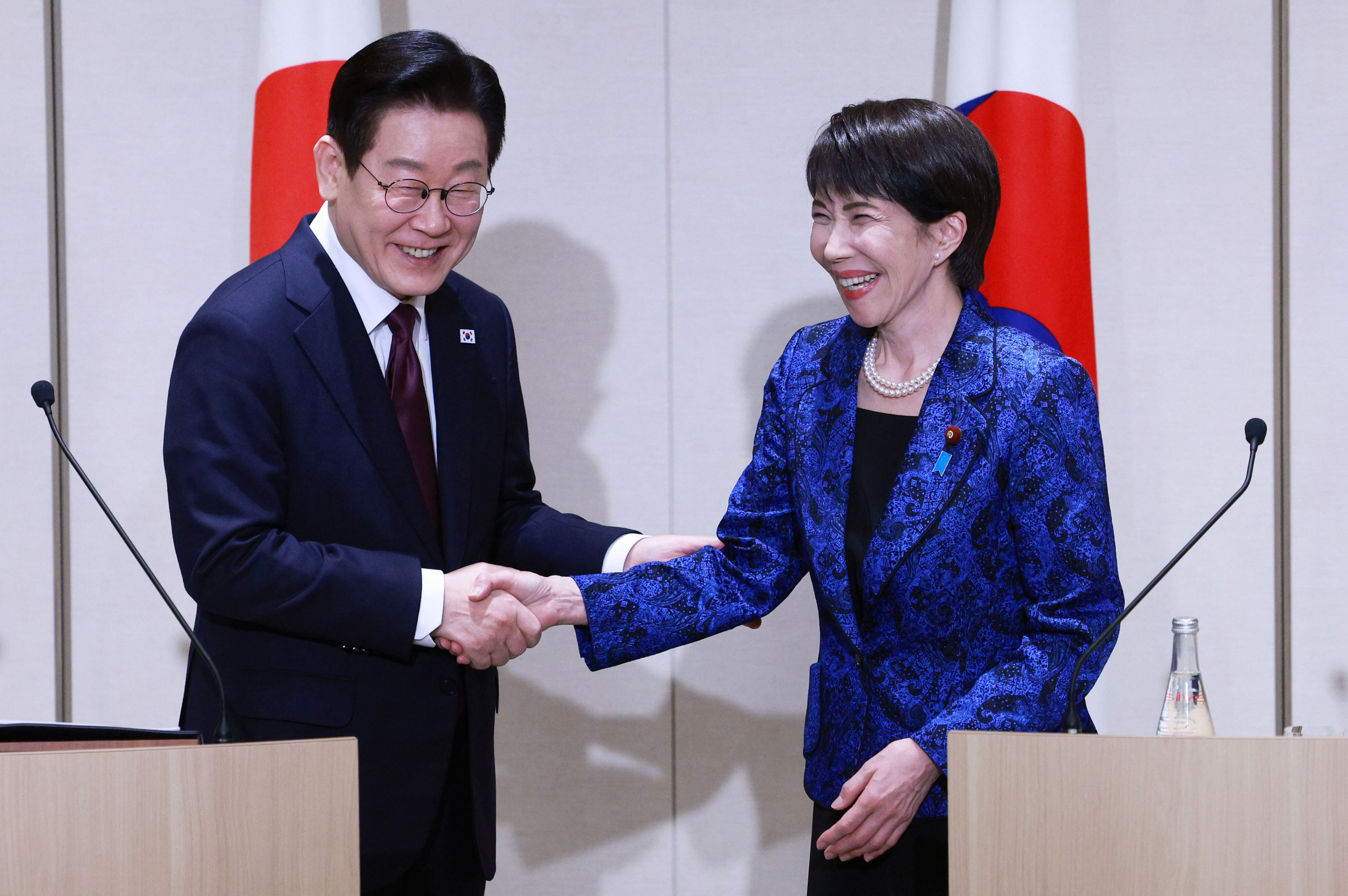 함께 드럼 친 한일 정상…李대통령 “평생 로망 이뤘다”