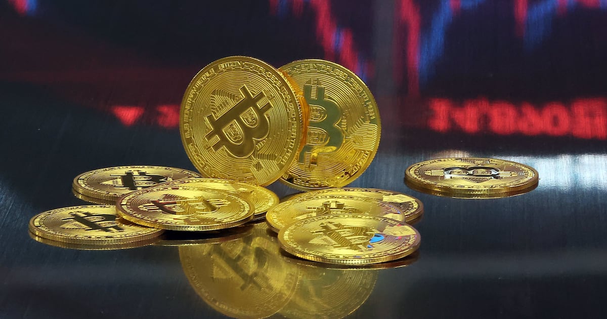 Bitcoin vọt qua $81,000 nhờ sự rõ ràng về quy định tại Mỹ và việc Fed tạm dừng