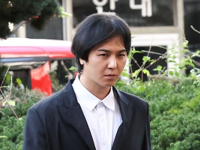 병역법 위반 혐의를 받는 가수 송민호가 1일 오전 서울 마포구 서울서부지방법원에서 열린 1심 선고공판에 출석하고 있다. /뉴스1