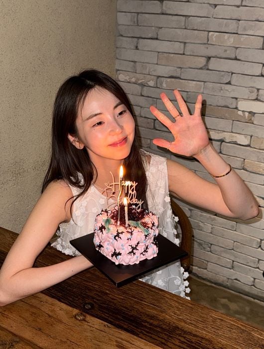 안소희, 생일 케이크 앞 충격 근황…올해 34살 안 믿기는 소름 돋는 '학생 비주얼'