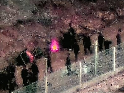 합동참모본부가 2024년 공개한 군사분계선(MDL) 이북 일대 북한군의 작업 모습. 북한군은 MDL이북에 전술도로와 철책을 설치하는 등 국경화 작업을 이어가고 있다. (합동참모본부 제공) 2024.12.23 ⓒ 뉴스1