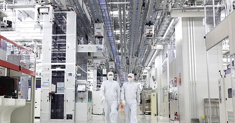 삼성전자, 4분기 D램 1위 탈환...범용 가격 상승, HBM 회복 - 뉴스 썸네일 이미지