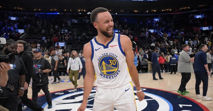 Curry First Active Player Honored with Hall of Fame Exhibition