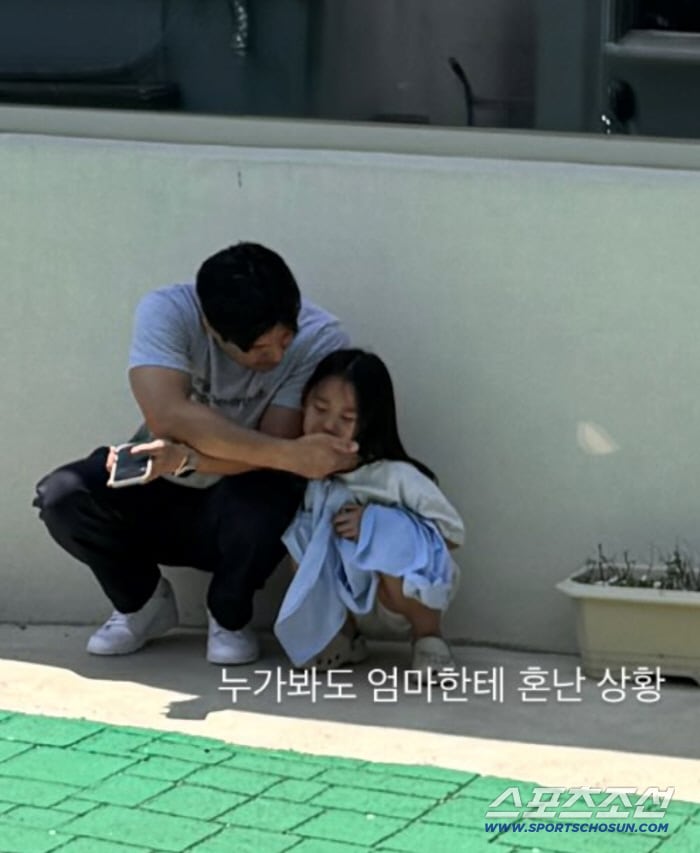 선예, ♥선교사 남편 오랜만의 근황 "엄마한테 혼난 딸 달래는 다정한 아빠"