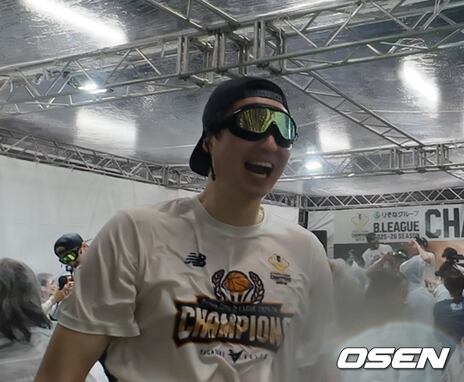 Lee Hyun-jung, Baba Praise Each Other as MVPs