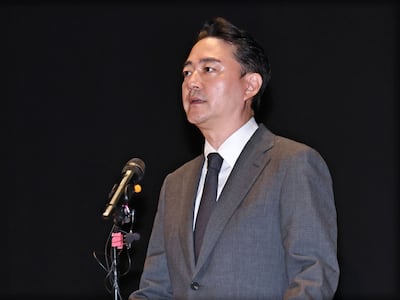 홍정도 중앙그룹 부회장이 15일 서울 상암동 중앙일보 빌딩에서 열린 회생절차 개시 관련 입장 발표 기자회견에 참석했다. /연합뉴스