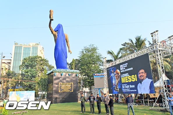 ‘21M 세계최고크기 메시 동상’ 공개도 못해봤다…메시 노쇼에 폭도로 변한 인도팬들