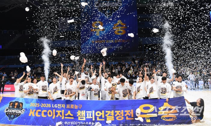 13일 고양 소노아레나에서 열린 프로농구 챔피언결정전 고양 소노와 부산 KCC의 경기. 우승을 차지한 KCC 선수들이 환호하고 있다. 고양=박재만 기자 pjm@sportschosun.com/2026.05.13/