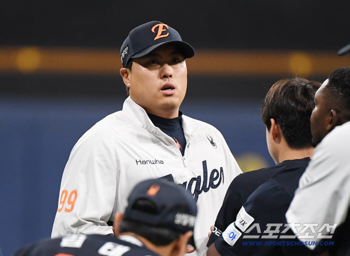 "한 경기 소중함 알자" 1위→5할 턱걸이…밀리면 끝난다, 류현진이 당부한 '정신 무장'