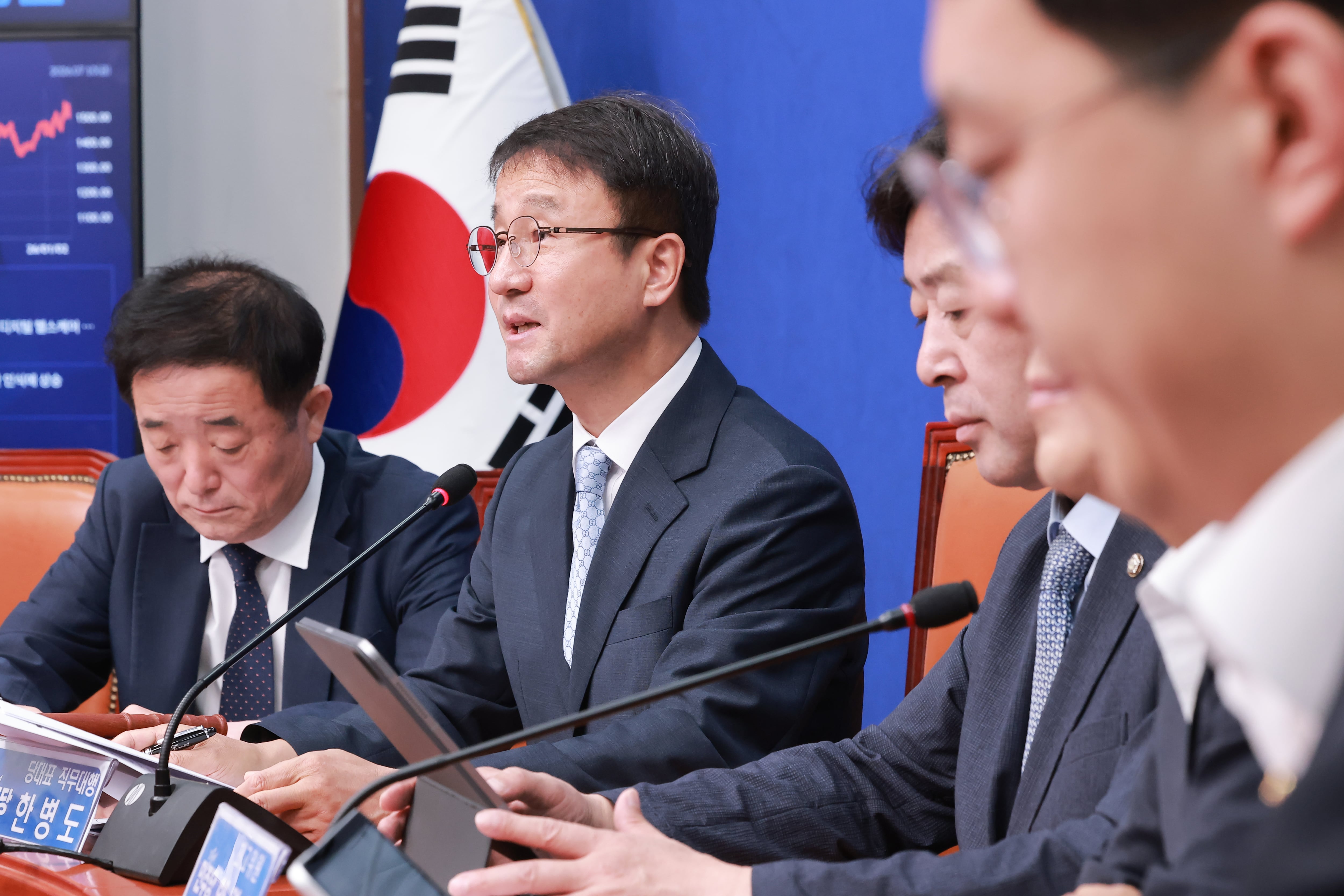 ‘중년당 오명’ 민주당, 청년 최고위원제도 도입 무산 위기
