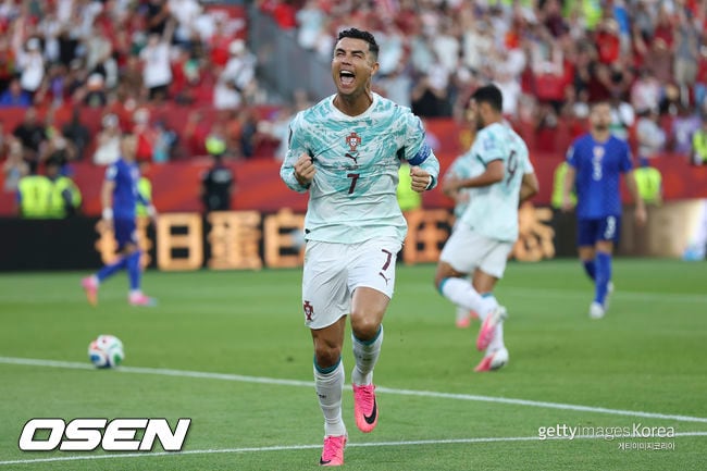 "호날두, 이젠 뛰지 않고 걷는다" 데이터로 드러난 41세 CR7의 현실...이브라는 "팀 인질로 잡은 자아" 혹평