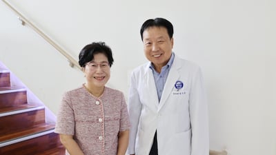 폐암 4기를 이겨낸 신숭휘(왼쪽)와 그의 주치의인 분당차병원 종양내과 김주항 교수./사진=분당차병원