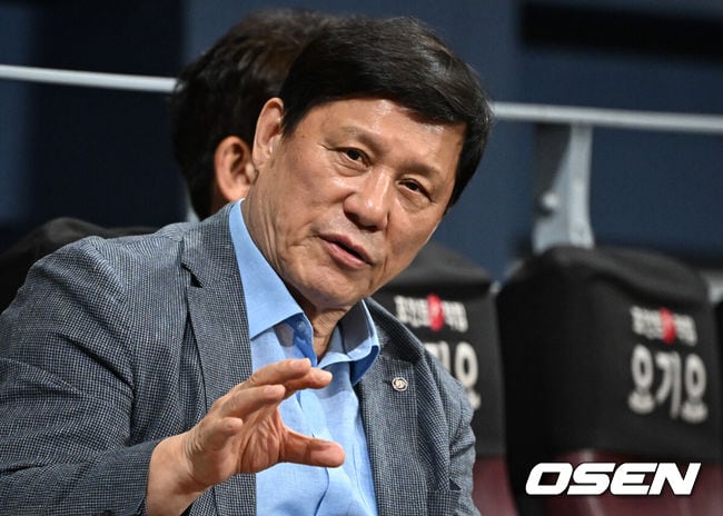허구연 KBO 총재 3연임 가능성 커진다...이종훈 전 KBSA 회장, 총재 후보 불출마 의사 전달