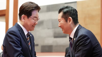 이재명 대통령과 정청래 더불어민주당 대표가 지난 4월 청와대에서 열린 여야정 민생경제협의체 회담 및 오찬에서 악수하고 있다. (청와대통신사진기자단) 2026.4.7 ⓒ 뉴스1 이재명 기자