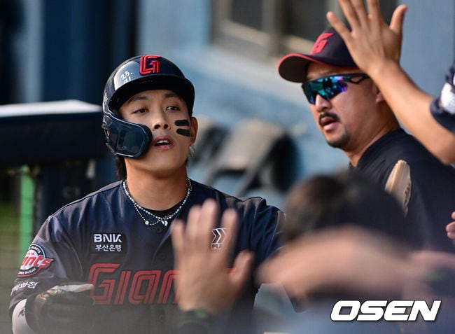 "리더가 되려고 한다" 김태형의 진정한 돌격대장 등극…'도루왕' 찍고 가을야구 기적까지 이끄나