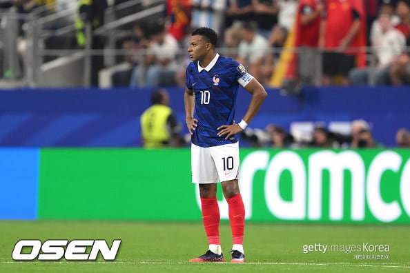 '한국에서는 상상도 못할 일' 준결승 패한 음바페, 데샹 감독 저격 "전술도 기술도 모두 졌다!"