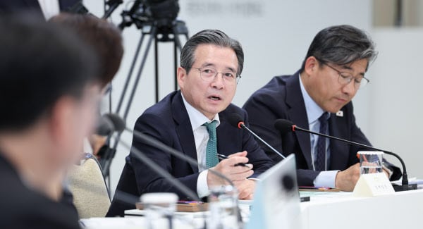김용범 "재건축, 단기적으로 공급 줄인다…신중하게 접근해야"