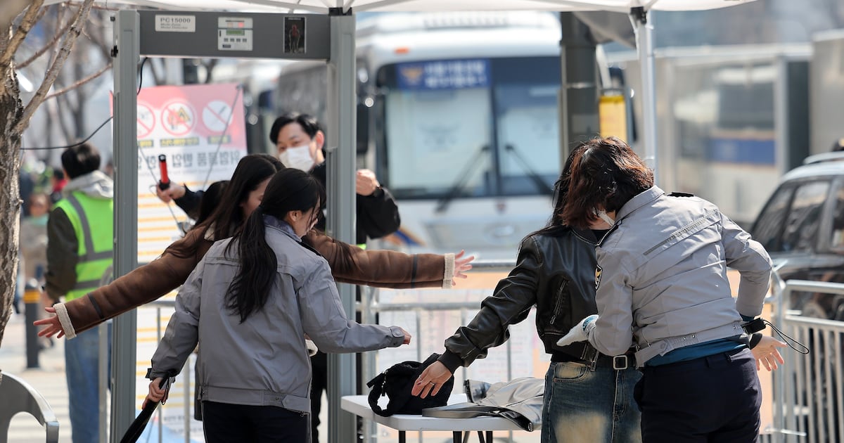 BTS Concert Crowd Shortfall Sparks Criticism Over Excessive Official Mobilization - 조선일보