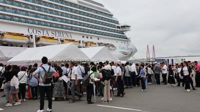 “12시간 동안 먹지 못했다”…교통·숙소 대란에 곳곳 ‘분통’