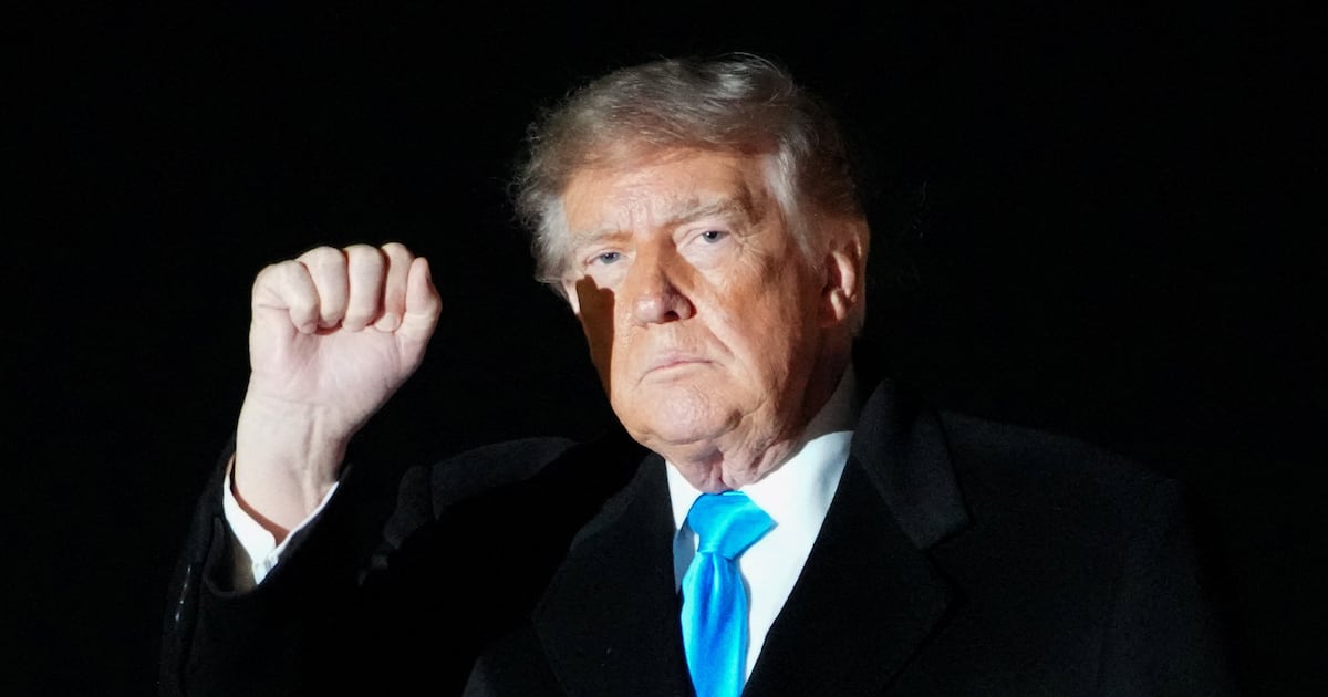 Trump Defends Iran Military Action, Sparks Backlash - 조선일보