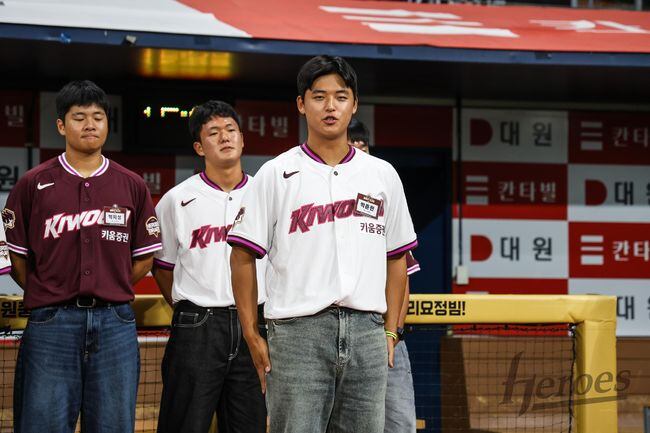 ‘꼼수 논란’ 안우진 이래서 1군 등록했나…7억팔 박준현에 건넨 특급 조언 “주어진 기회 간절하게 임해라” – 폰테크 달인