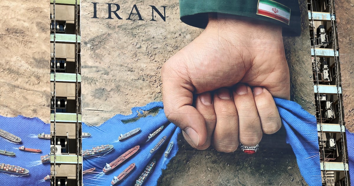 호르무즈 해협 인근 군함