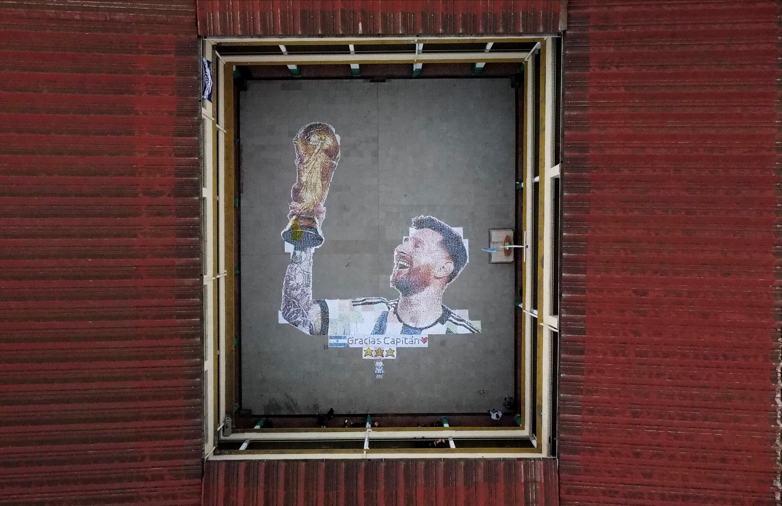 Robert Farken: 세련된 스타일, 기분 좋은 감촉. | On 대한민국, image size:2560x1657