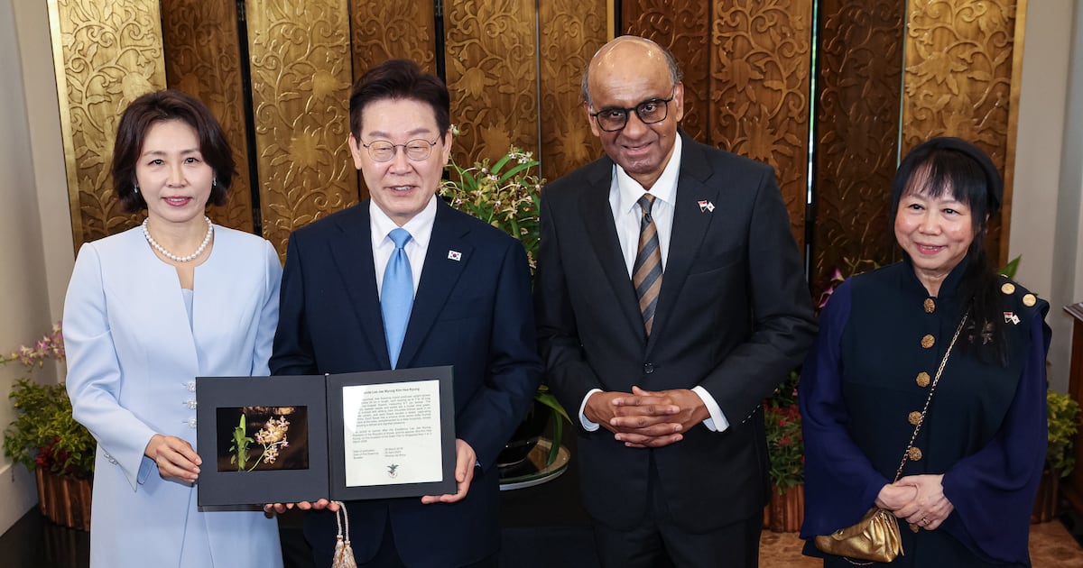 President Lee Jae Myung Honored With New Orchid During Singapore Visit president-lee-jae-myung-honored-with-new-orchid-during-singapore-visit