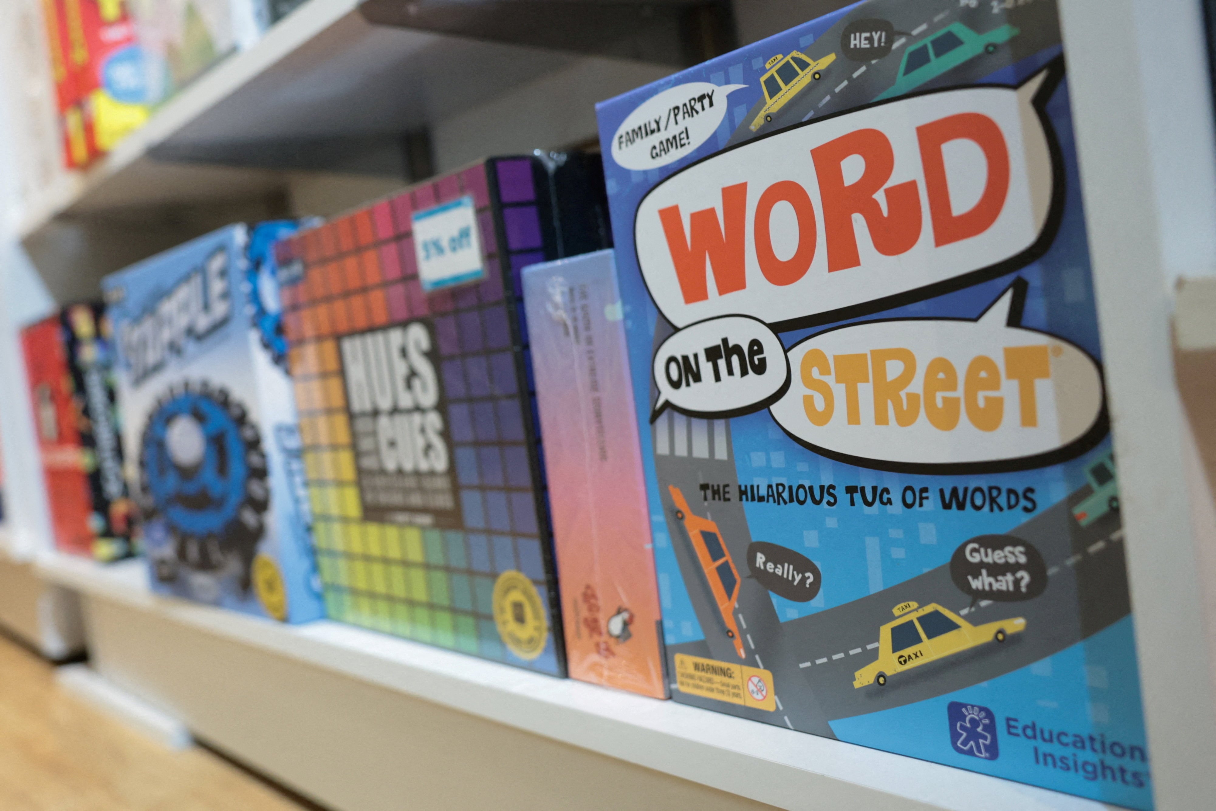 “14살인데 기저귀에 젖병”…쌍둥이 형제 9년 감금한 美엄마