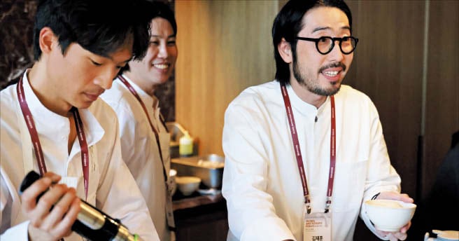 Busan's Spiky Eel: Culinary Star for Tourism - 조선일보