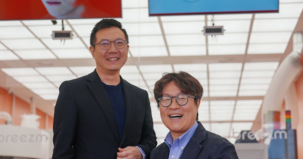 3D프린터로 내 얼굴 꼭 맞는 안경 뚝딱, 하버드 경영대학원이 혁신 사례... - 뉴스 썸네일 이미지