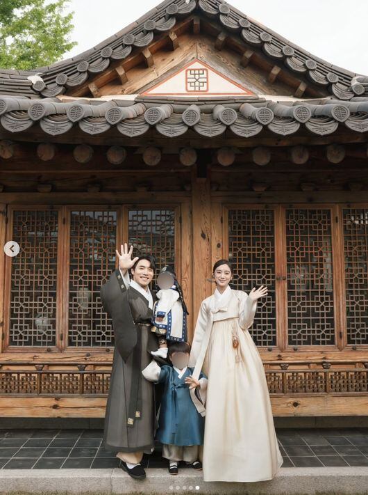 Hyerim Shares Son's First Birthday Photos: Hanbok + Dress, Wedding Vibe Hyerim Shares Son's First Birthday Photos: Hanbok + Dress, Wedding Vibe