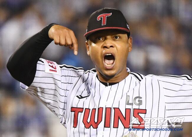 지난해 준플레이오프 5차전 승리 직후 환호하는 에르난데스. 스포츠조선DB