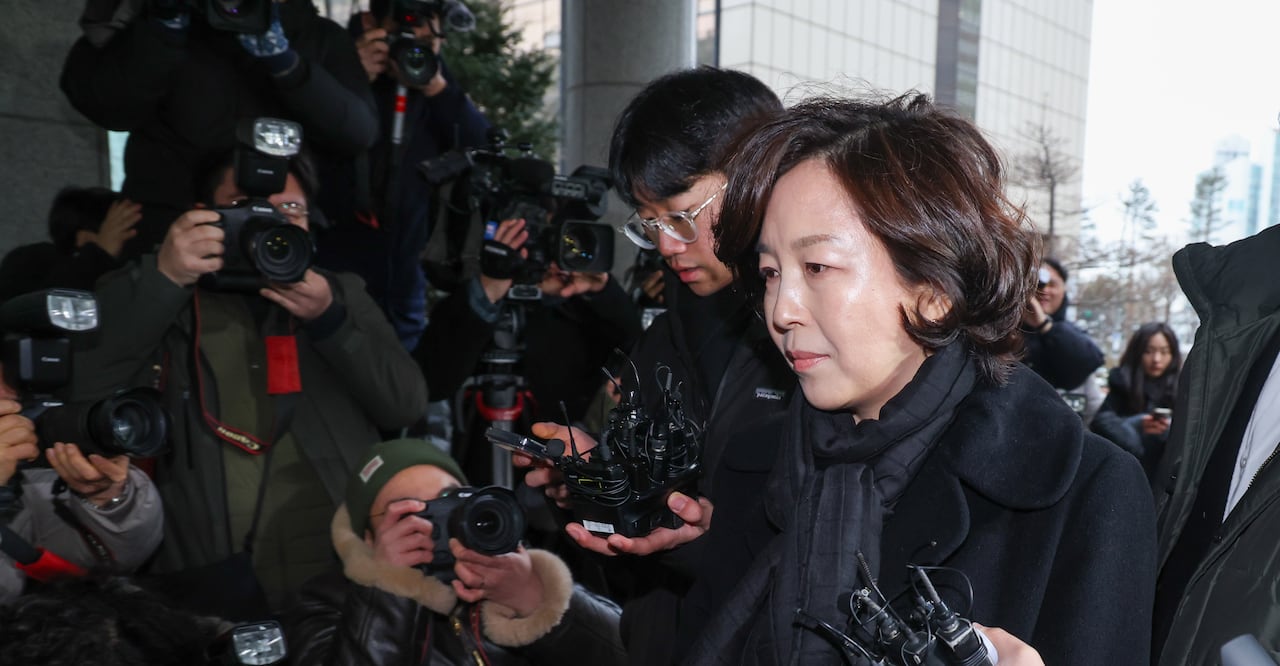 '공천 헌금' 의혹을 받는 김경 서울시의원이 지난 1월 15일 오전 마포구 서울경찰청 광역수사단 공공범죄수사대에서 피의자 신분으로 경찰 조사를 받기 위해 입장하고 있다. /뉴스1