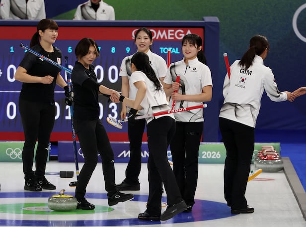 15일(현지 시각) 일본과의 올림픽 라운드로빈 5차전을 승리로 마친 한국 여자 컬링 대표 경기도청/로이터 연합뉴스